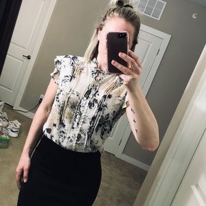 Apostrophe Sleeveless Button up Blouse size small